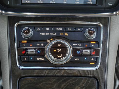 Used 2020 Lincoln Continental Reserve w/ Luxury Package AWD/4WD image 14