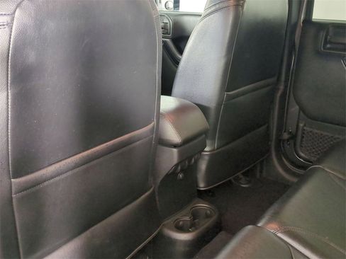 Used 2017 Jeep Wrangler Unlimited Sahara image 17