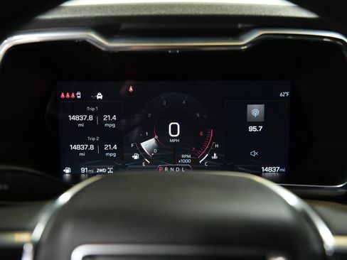 Used 2025 GMC Canyon Denali image 28