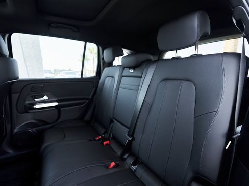 Used 2025 Mercedes-Benz GLB 250 GLB 250 w/ Exclusive Package image 29