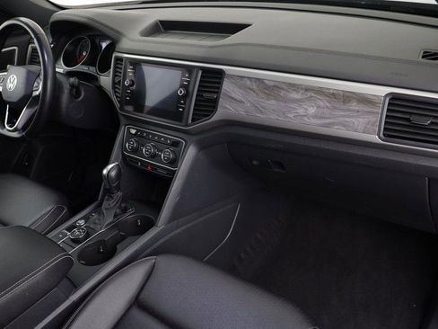 Used 2020 Volkswagen Atlas Cross Sport SE image 18