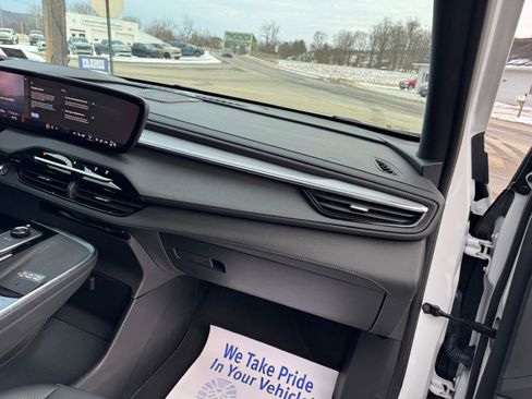 Used 2025 Buick Enclave Preferred image 57