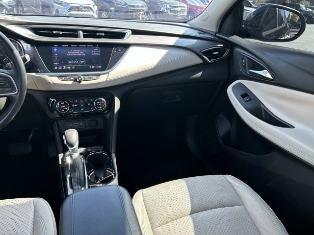Used 2020 Buick Encore GX Essence FWD image 17
