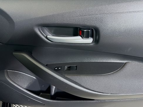 Used 2021 Toyota Corolla LE image 30