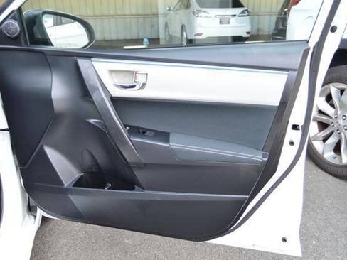 Used 2015 Toyota Corolla LE FWD image 30