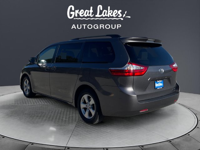 Used 2017 Toyota Sienna LE FWD image 3