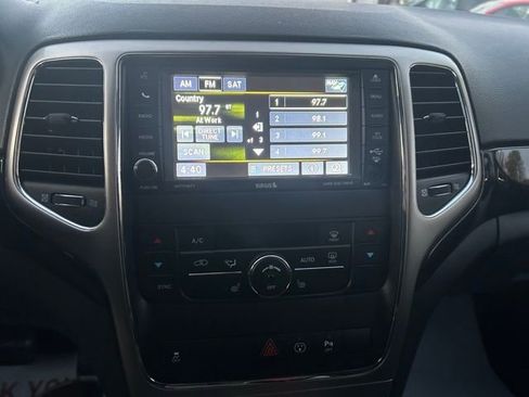 Used 2013 Jeep Grand Cherokee Laredo image 24