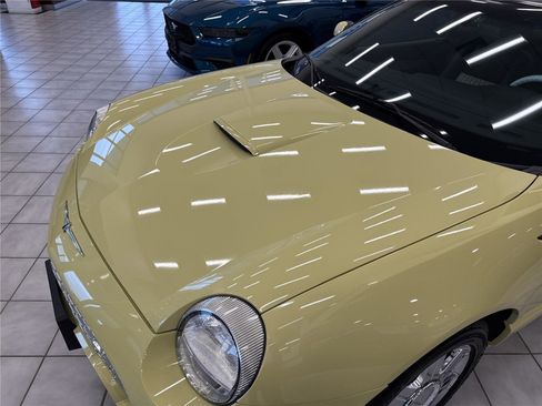 Used 2005 Ford Thunderbird Deluxe RWD image 11