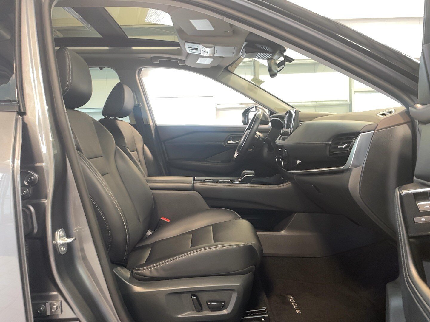 Used 2023 Nissan Rogue SL w/ SL Premium Package AWD/4WD image 6