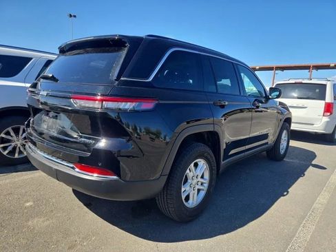 Used 2024 Jeep Grand Cherokee Laredo AWD/4WD image 4