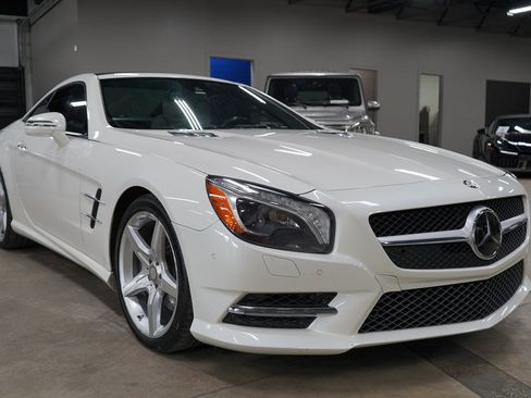 Used 2016 Mercedes-Benz SL 550 w/ Driver Assistance Package image 32