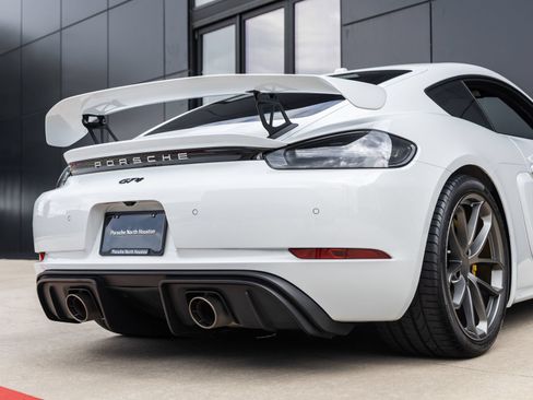 Certified 2020 Porsche 718 Cayman GT4 RWD image 17