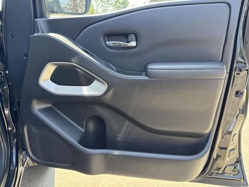 Used 2022 Nissan Frontier SV image 34