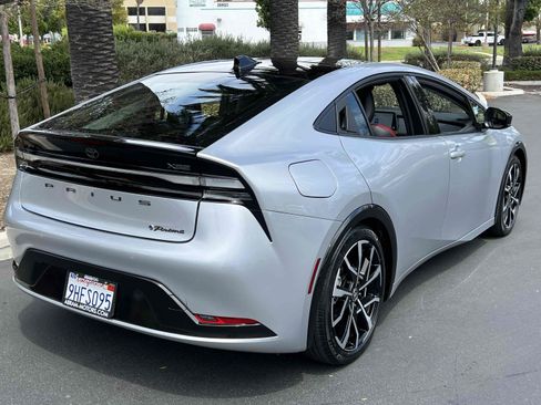 Used 2023 Toyota Prius Prime Premium FWD image 10