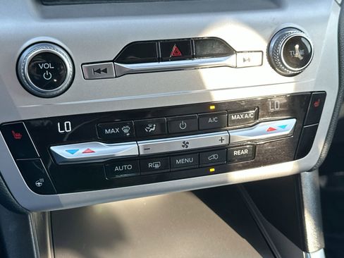 Used 2021 Ford Explorer XLT w/ Equipment Group 202A image 19