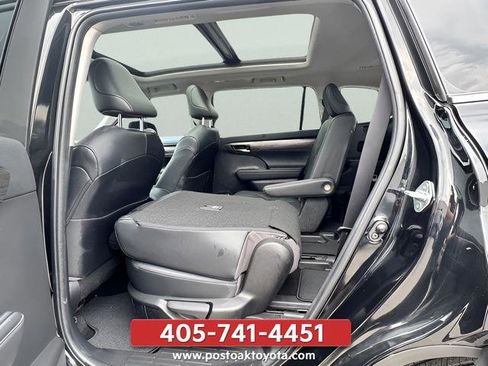 Used 2023 Toyota Highlander Platinum AWD/4WD image 11