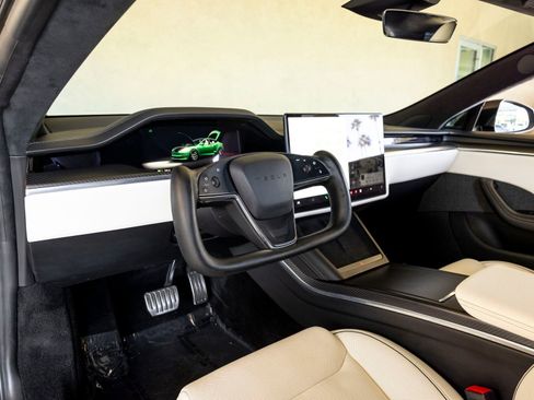 Used 2021 Tesla Model S Plaid image 15