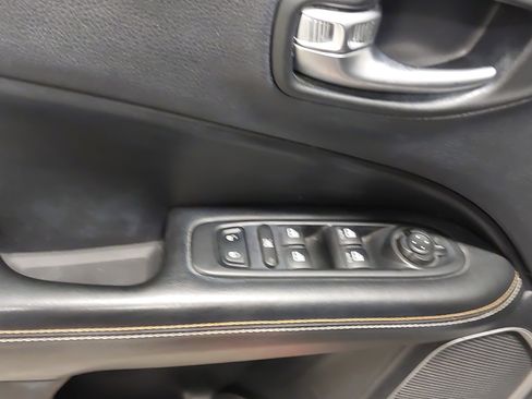 Used 2017 Jeep Compass Latitude w/ Popular Equipment Group image 25