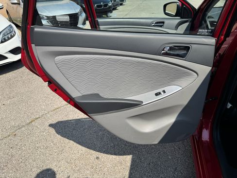 Used 2013 Hyundai Accent GLS w/ Premium Pkg image 13