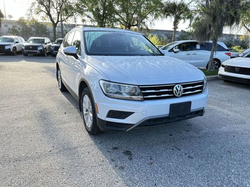Used 2018 Volkswagen Tiguan SE w/ Panoramic Sunroof Package FWD image 7