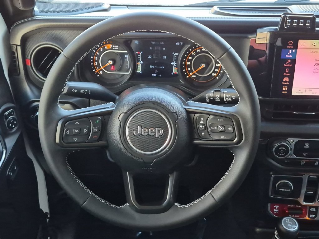 Used 2025 Jeep Wrangler Unlimited Rubicon AWD/4WD image 19