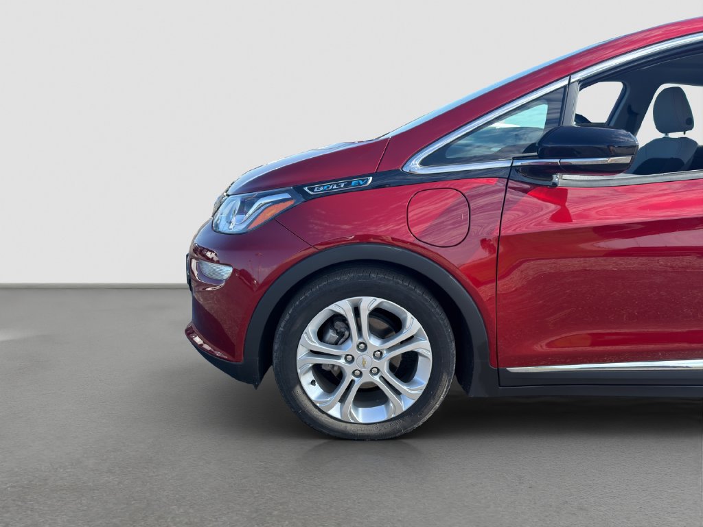 Used 2021 Chevrolet Bolt LT FWD image 22
