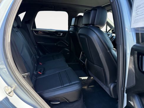 Used 2021 Porsche Cayenne AWD/4WD image 18