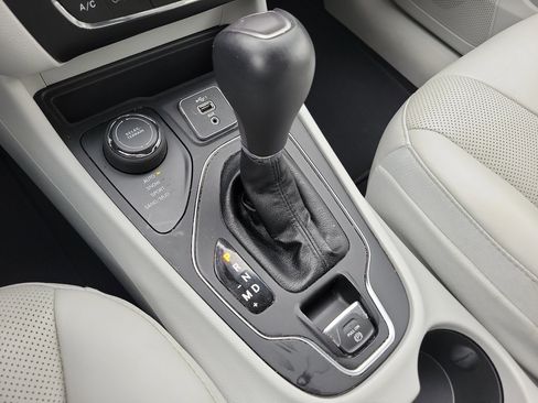 Used 2021 Jeep Cherokee Latitude Lux w/ Sun & Sound Group image 38