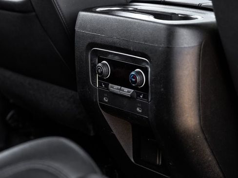 Used 2022 Chevrolet Suburban LT w/ Luxury Package image 40