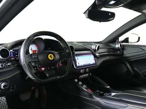 Used 2018 Ferrari GTC4Lusso image 3