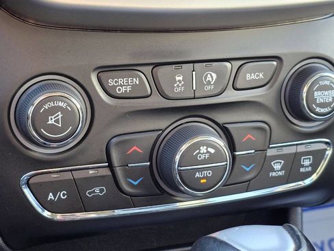 Used 2016 Jeep Cherokee Trailhawk w/ Leather Interior Group AWD/4WD image 25