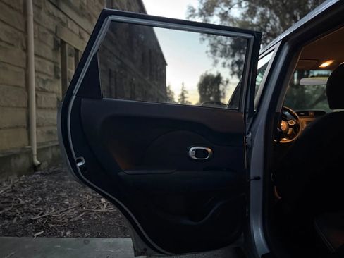 Used 2015 Kia Soul + image 15