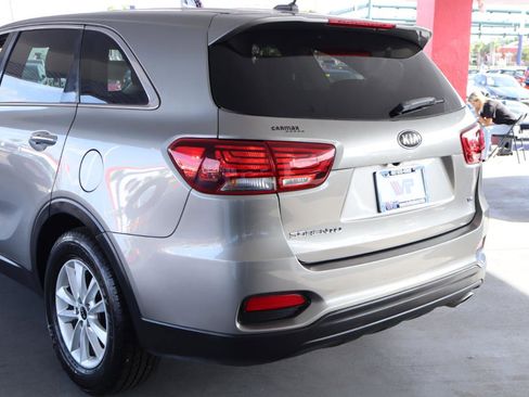 Used 2019 Kia Sorento FWD V6 image 9
