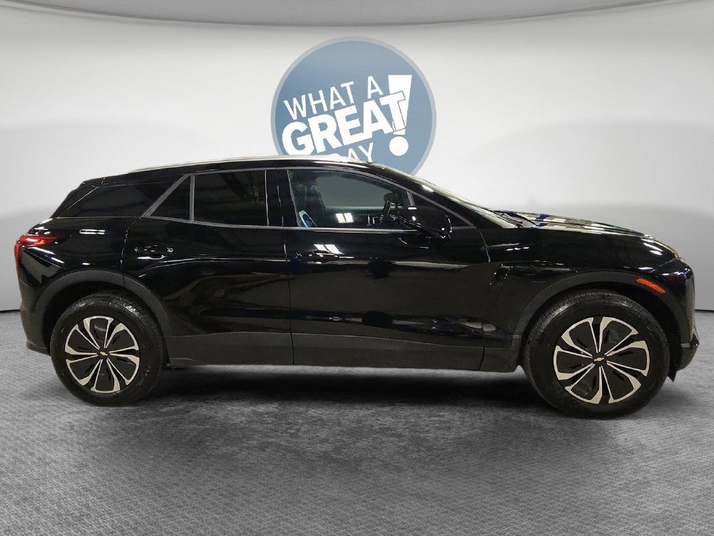 Used 2025 Chevrolet Blazer EV LT AWD/4WD image 2