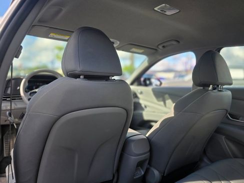 Certified 2025 Hyundai Elantra Sport image 14