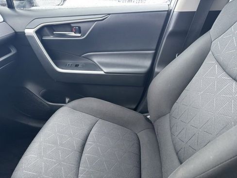 Used 2022 Toyota RAV4 XLE w/ XLE Grade Weather Package image 19