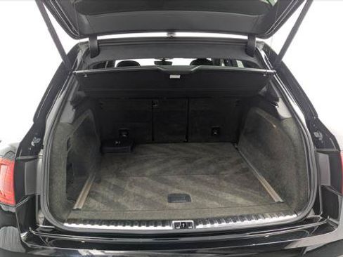 Used 2018 Bentley Bentayga AWD/4WD image 17