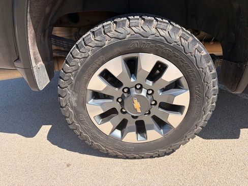 Used 2024 Chevrolet Silverado 2500 LT AWD/4WD image 10