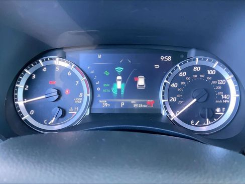 Used 2024 Toyota Highlander XLE image 26