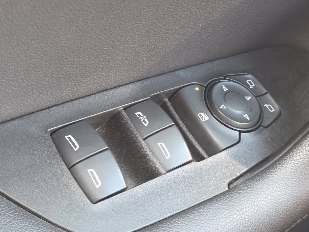Used 2019 Chevrolet Blazer LT FWD image 6