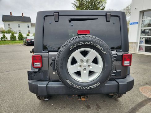 Used 2017 Jeep Wrangler Unlimited Sport w/ Quick Order Package 24S AWD/4WD image 15