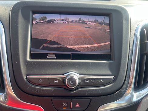 Used 2022 Chevrolet Equinox LS image 18