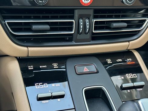 Used 2025 Porsche Macan image 21