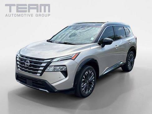 Used 2025 Nissan Rogue Platinum w/ Tech Package FWD image 3