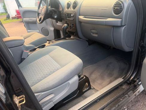Used 2005 Jeep Liberty Sport AWD/4WD image 8