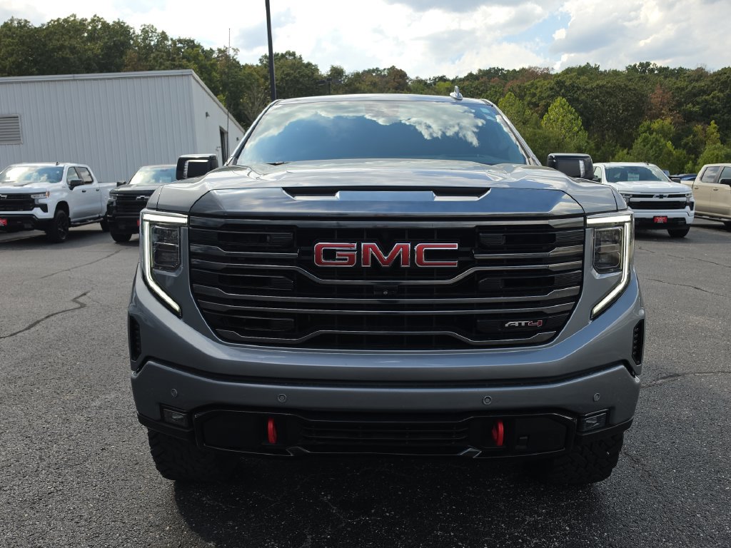Used 2023 GMC Sierra 1500 AT4 w/ Technology Package AWD/4WD image 3