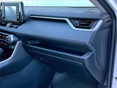 Used 2022 Toyota RAV4 XLE image 14