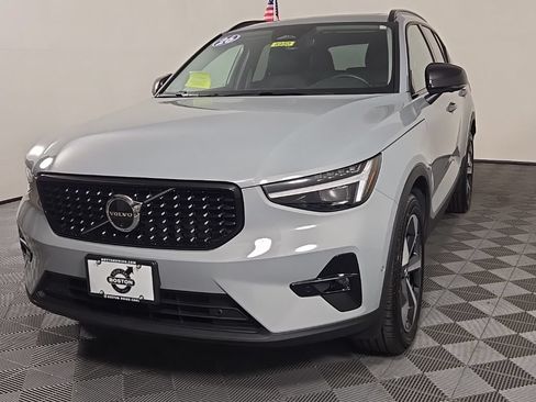 Certified 2026 Volvo XC40 B5 Plus AWD/4WD image 3
