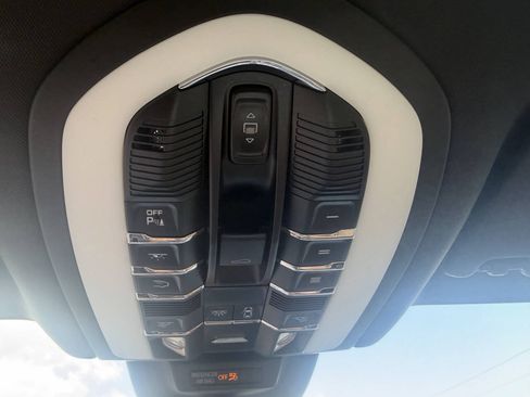 Used 2017 Porsche Macan S AWD/4WD image 36