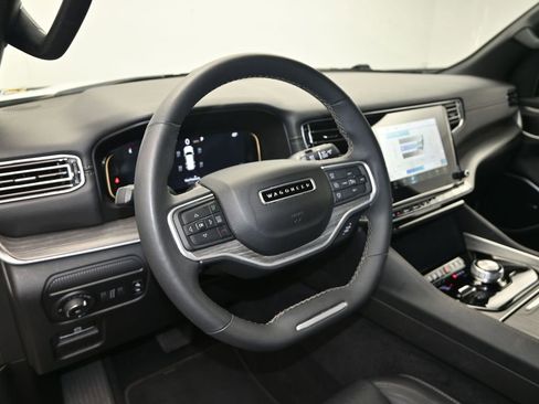 Used 2024 Jeep Wagoneer Series II image 18